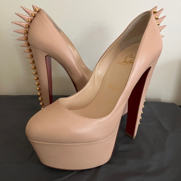 Christian Louboutin Electropump 160 Nappa Leather Beige Heels with Gold Spikes - Picture 1 of 10